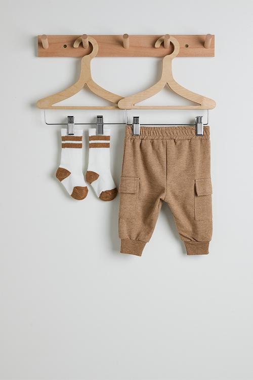 Cargo pants with crew socks - brown & white