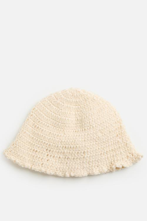 Crocheted bucket hat - cream/flowers