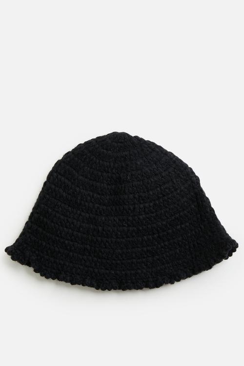 Crocheted bucket hat - black/flowers
