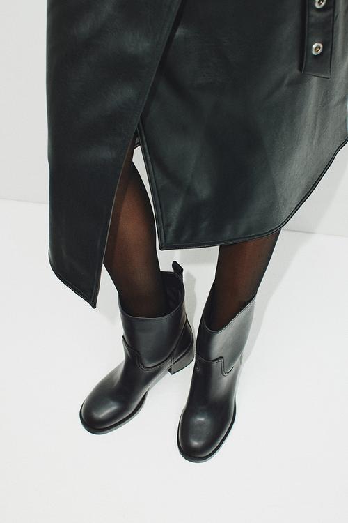 Block-heeled ankle boots - black