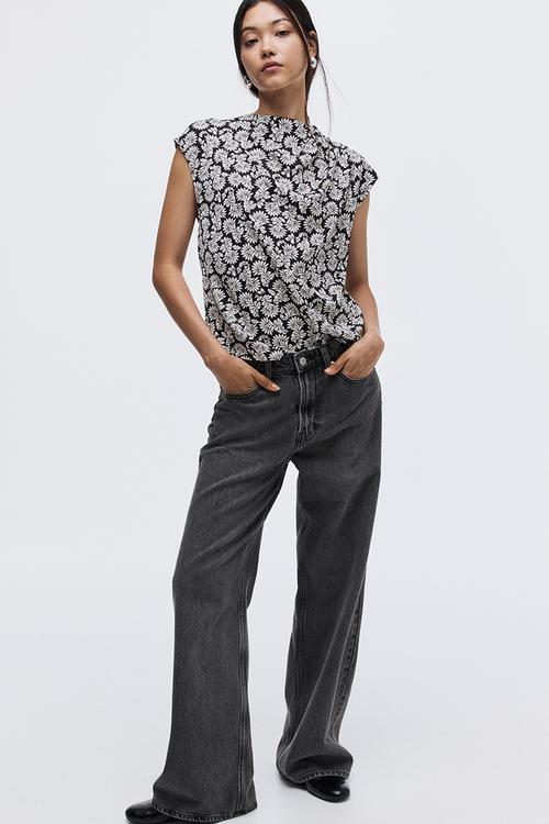 Cap-sleeved blouse - black & white patterned