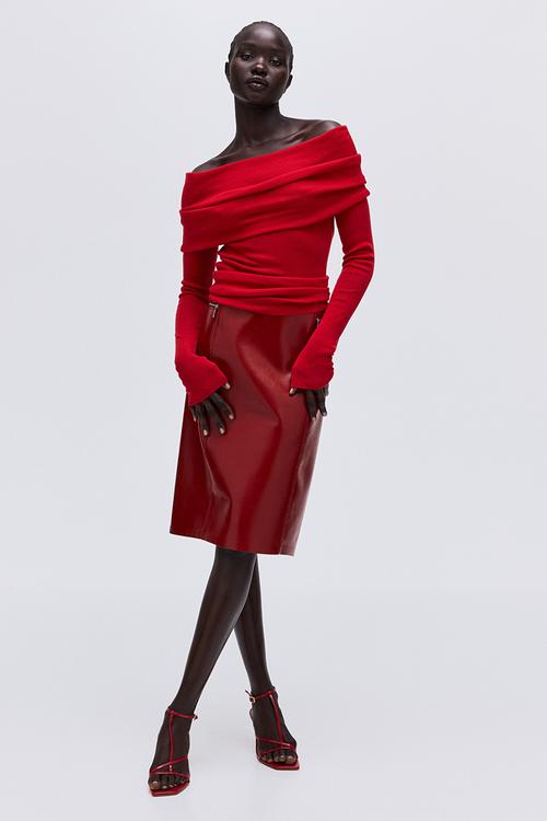 Off-the-shoulder jumper - bright ed