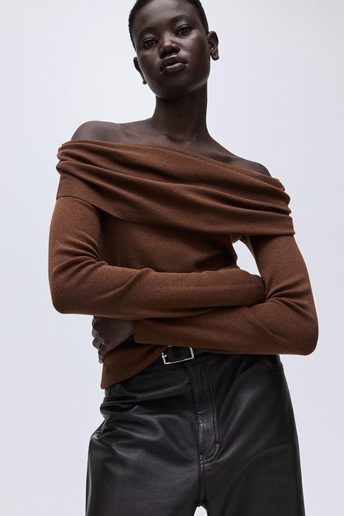 Off-the-shoulder jumper - brown