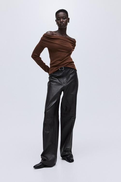 Off-the-shoulder jumper - brown