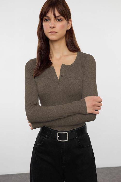 Snap Fastener Fitted/Bodycon Ribbed Stretch Knit Blouse - Mink