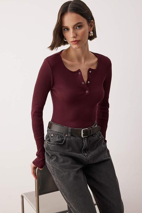 Snap Fastener Fitted/Bodycon Corded Fabric Flexible Knitted Blouse - Burgundy