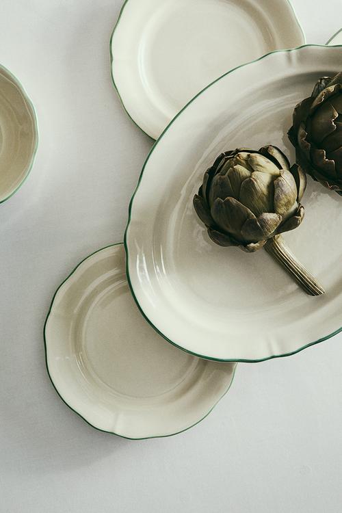 Stoneware serving plate - light beige/green 