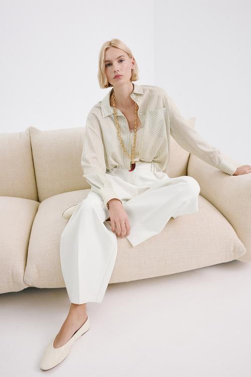 Shirt poke - light/pastel yellow