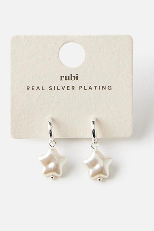 Huggie pearl star hoop earring - silver