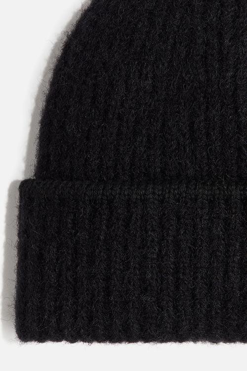 Soft-brushed beanie - black
