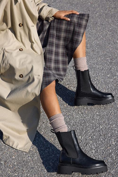 Chunky chelsea boots - black