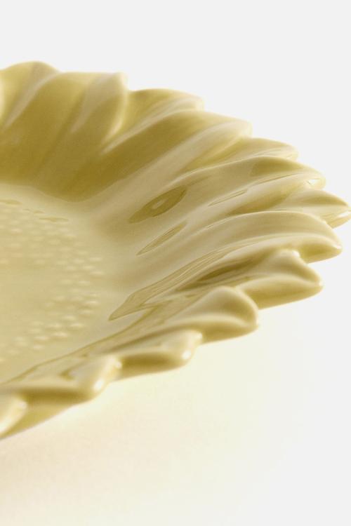 Sunflower-shaped mid plate - yellow