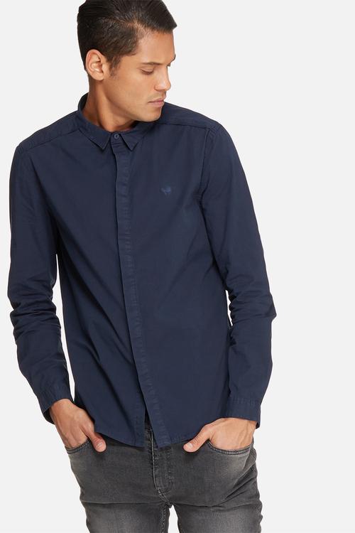Concealed button slim shirt