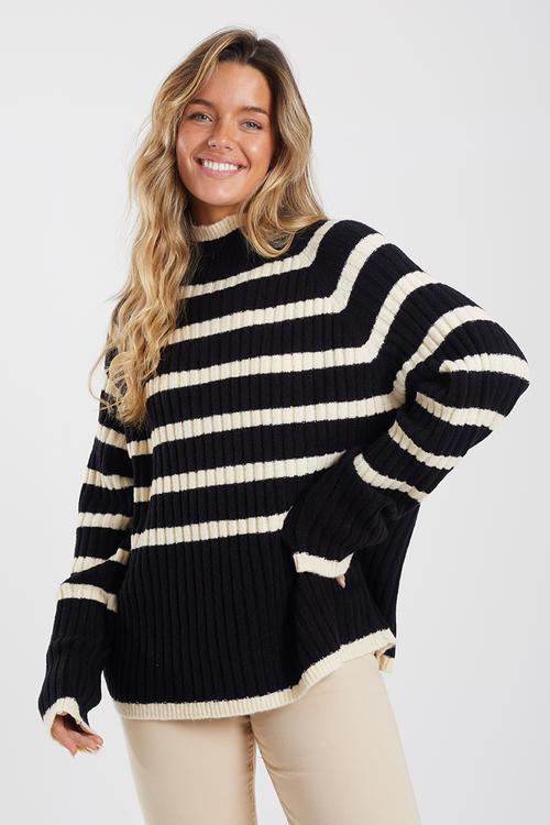 Mossy Yarn Ribbed Raglan Sleeve Jumper - Black/Cream