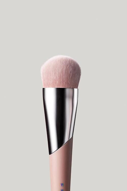 Full-Bodied Foundation Brush - 110