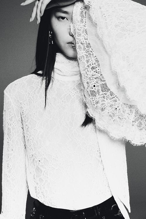 Trumpet-sleeved lace blouse - white