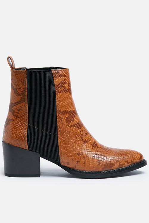Naya Boot