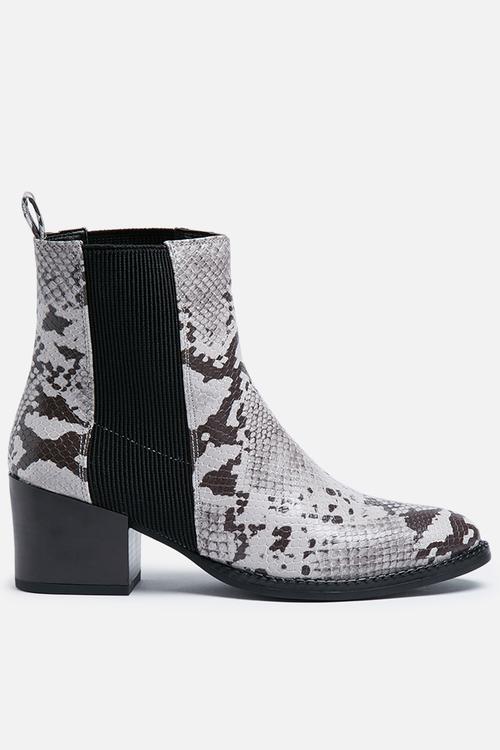 Naya Boot