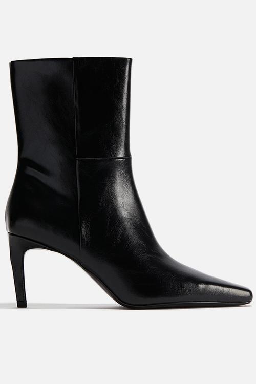 Heeled ankle boots - black