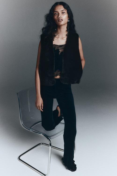Fluffy gilet - black