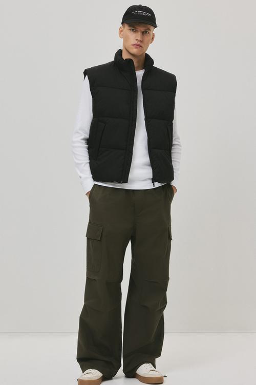 Regular fit water-repellent puffer gilet - black