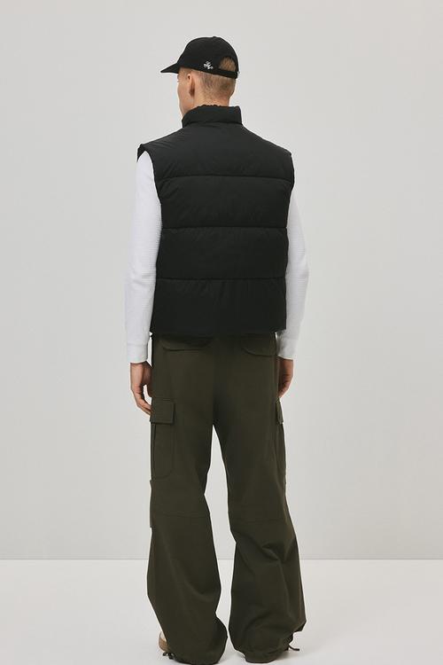 Regular fit water-repellent puffer gilet - black