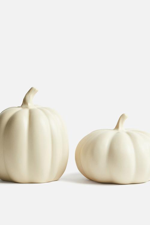 Stoneware decoration - cream