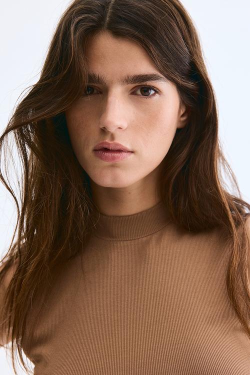 Stand-collar vest top - camel