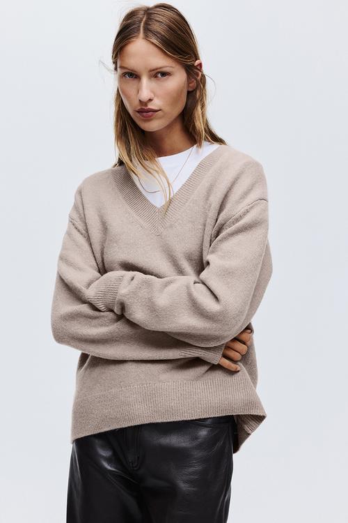 Oversized v-neck jumper - light mole