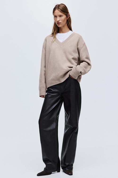 Oversized v-neck jumper - light mole