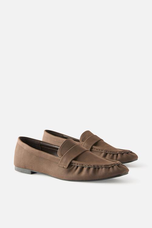 Taylor Ruched Loafer - choc nubuck.