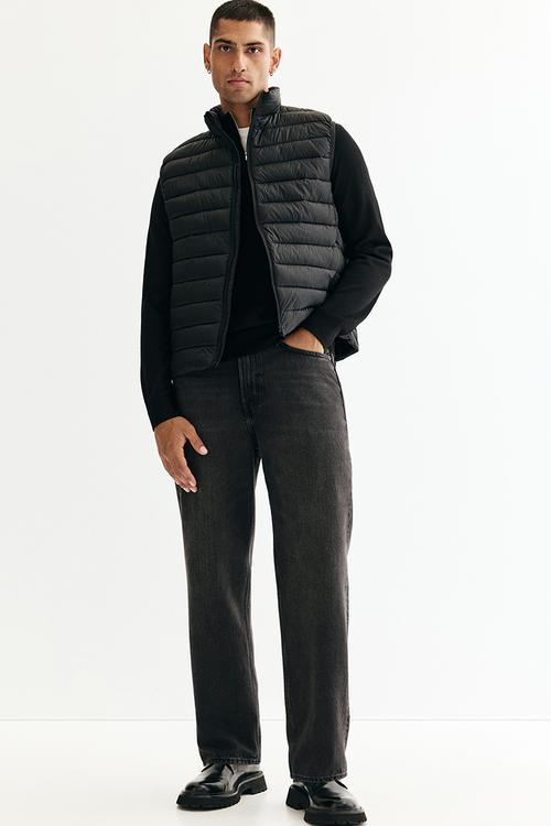 Slim fit water-repellent puffer gilet - black