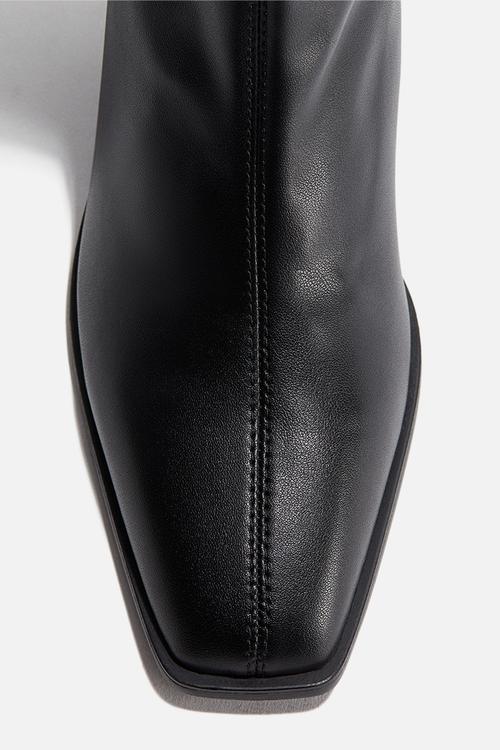 Heeled ankle boots - black