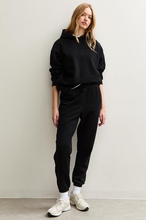 Vde cuffed jogger - black