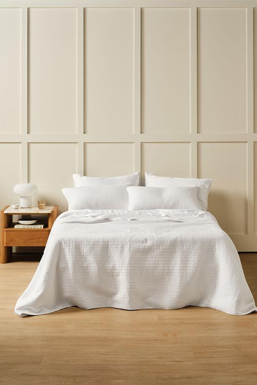 Marceau quilt with 2 pillowcase shams - white