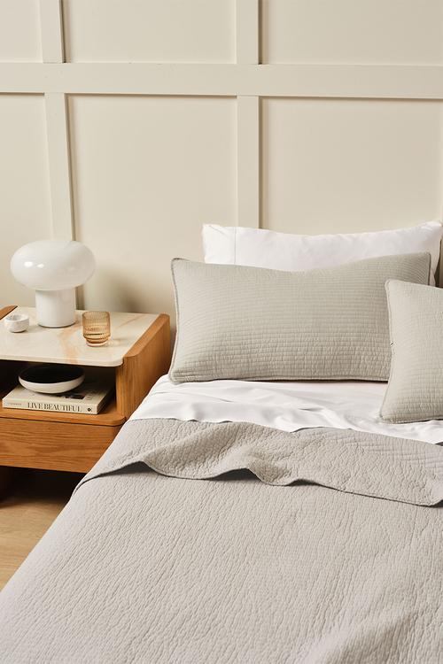 Marceau quilt with 2 pillowcase shams - oatmeal