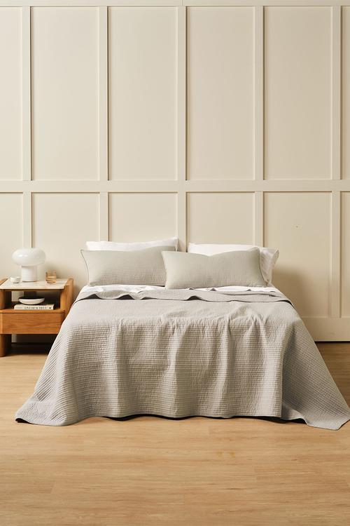 Marceau quilt with 2 pillowcase shams - oatmeal