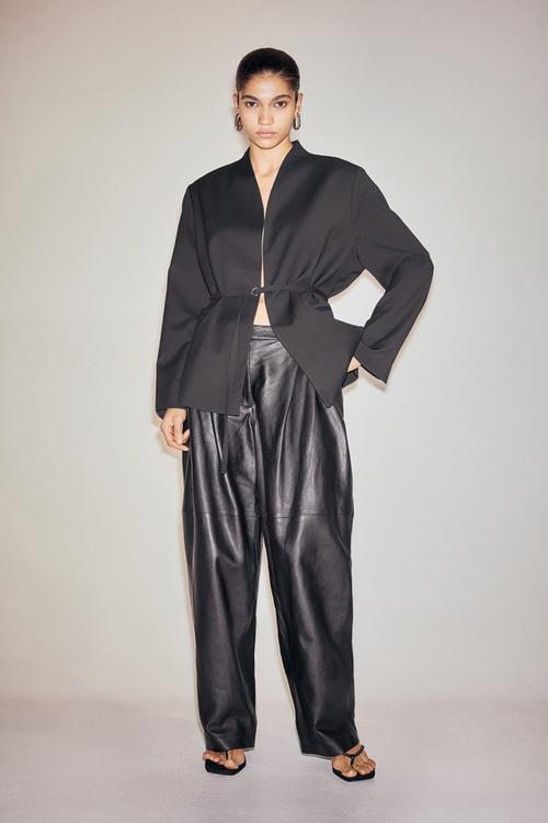 Belted blazer - black