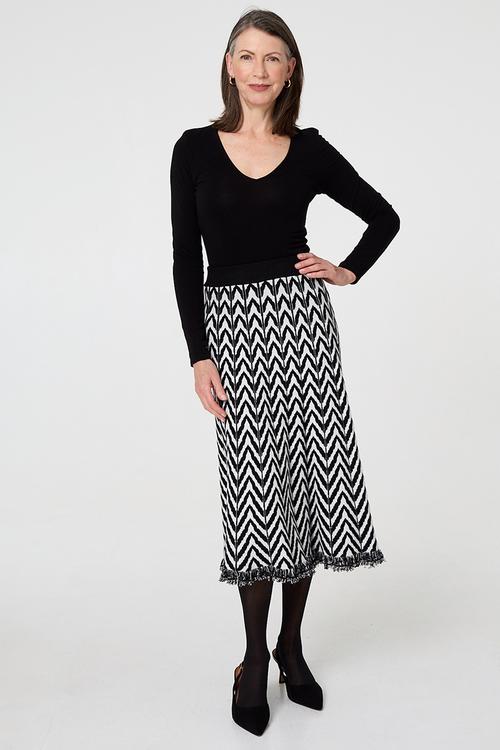 Knitted A-Line Skirt Wih Intasia Pattern - Black