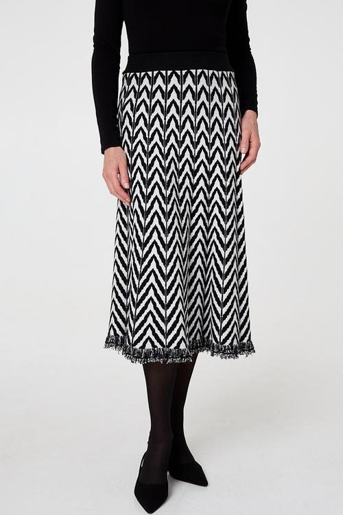 Knitted A-Line Skirt Wih Intasia Pattern - Black