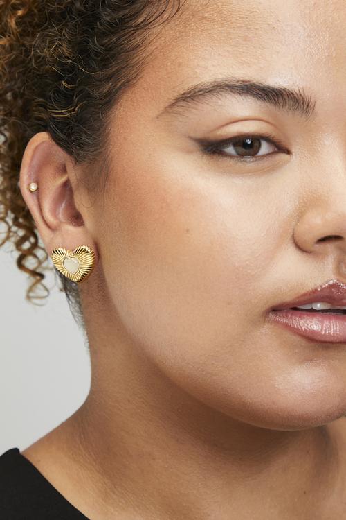 Pretty heart and stone stud earrings - gold