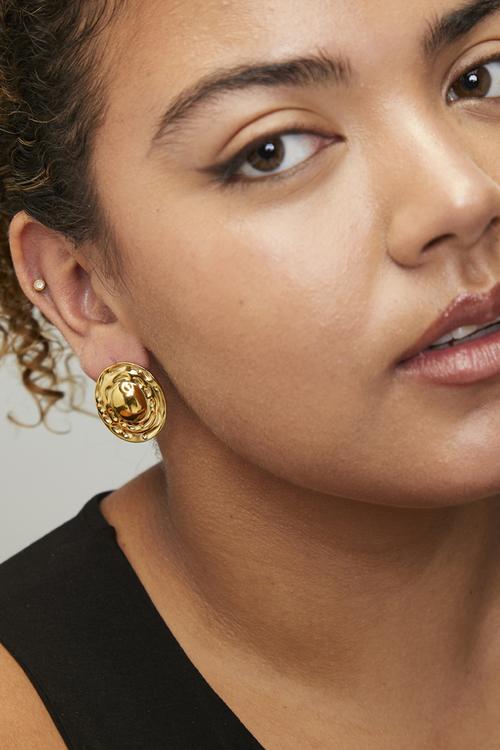 Elegant designer stud earrings - gold