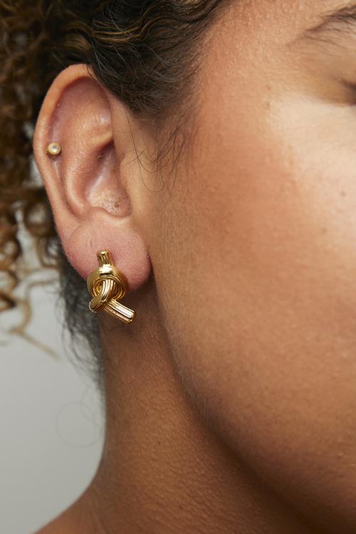 Stylish twisted knot earrings - gold