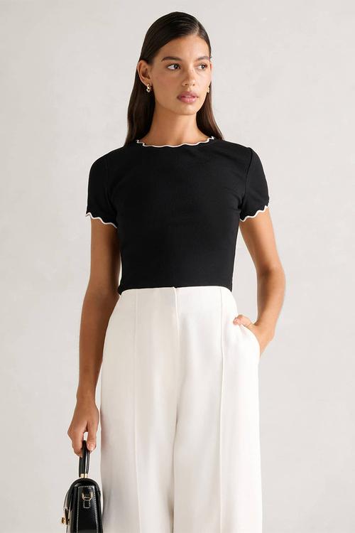 Rebecca scallop trim T-shirt in black / porcelain