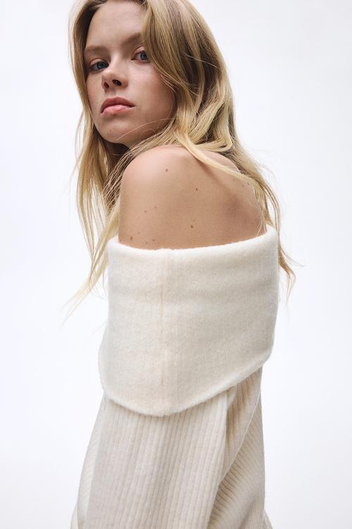 Off-the-shoulder jumper - light beige