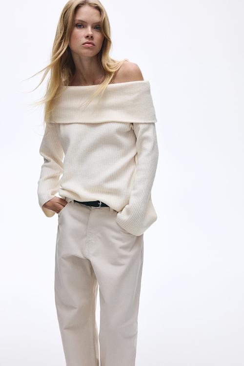 Off-the-shoulder jumper - light beige