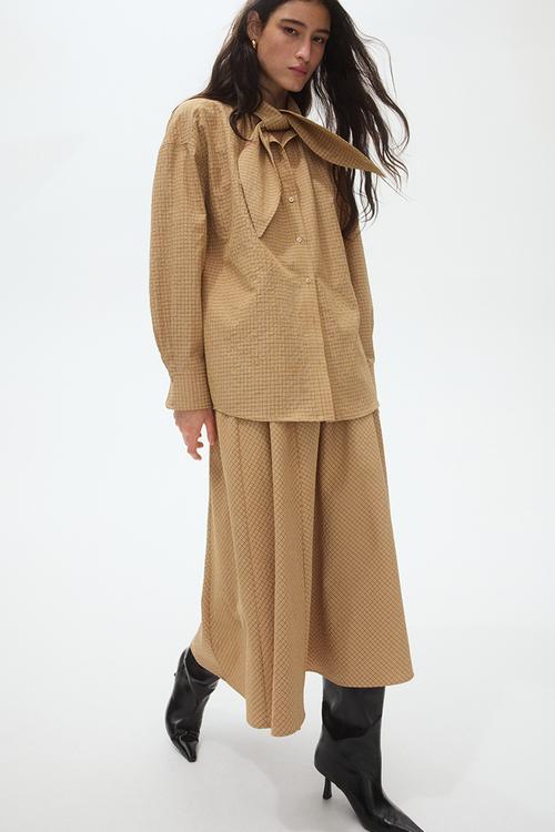 Bow-collar shirt - beige