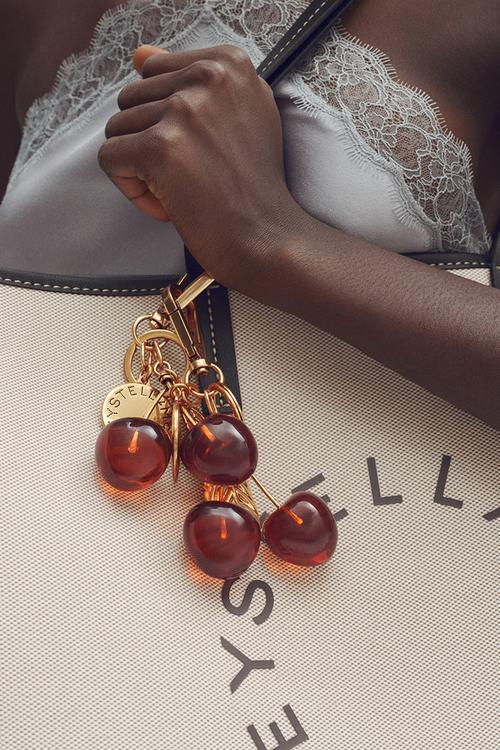Stella McCartney H&M: Cherry bag charm - gold-coloured
