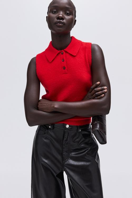 Collared sweater vest - red