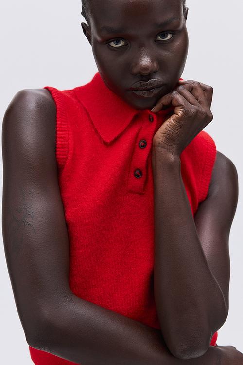 Collared sweater vest - red